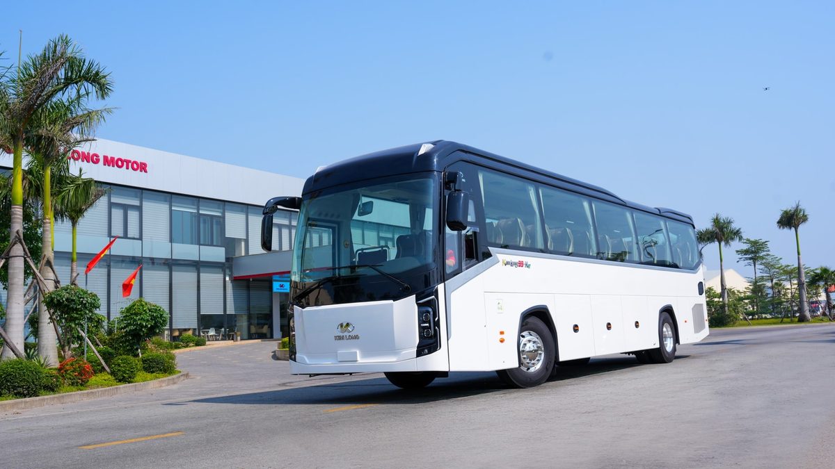 Bàn giao xe buýt Kim Long cho đơn vị vận tải hành khách