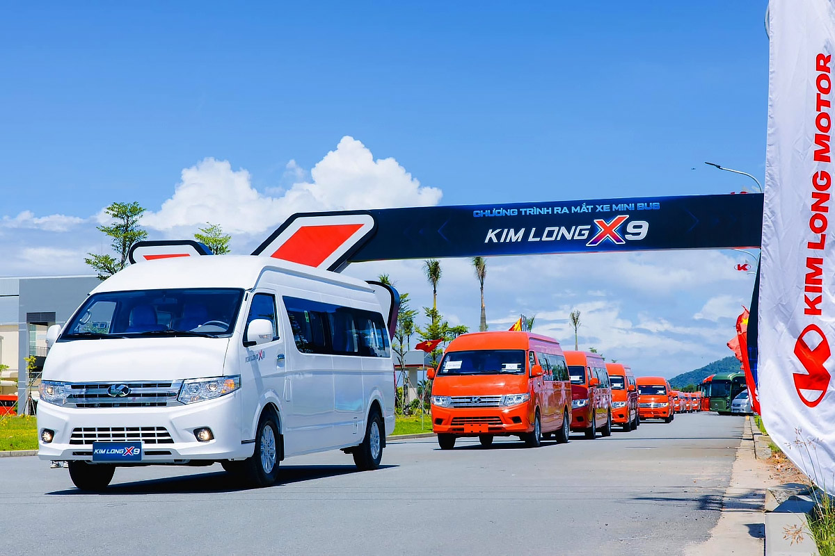 Thân xe Kim Long X9 nhìn từ bên – đường gân khí động học